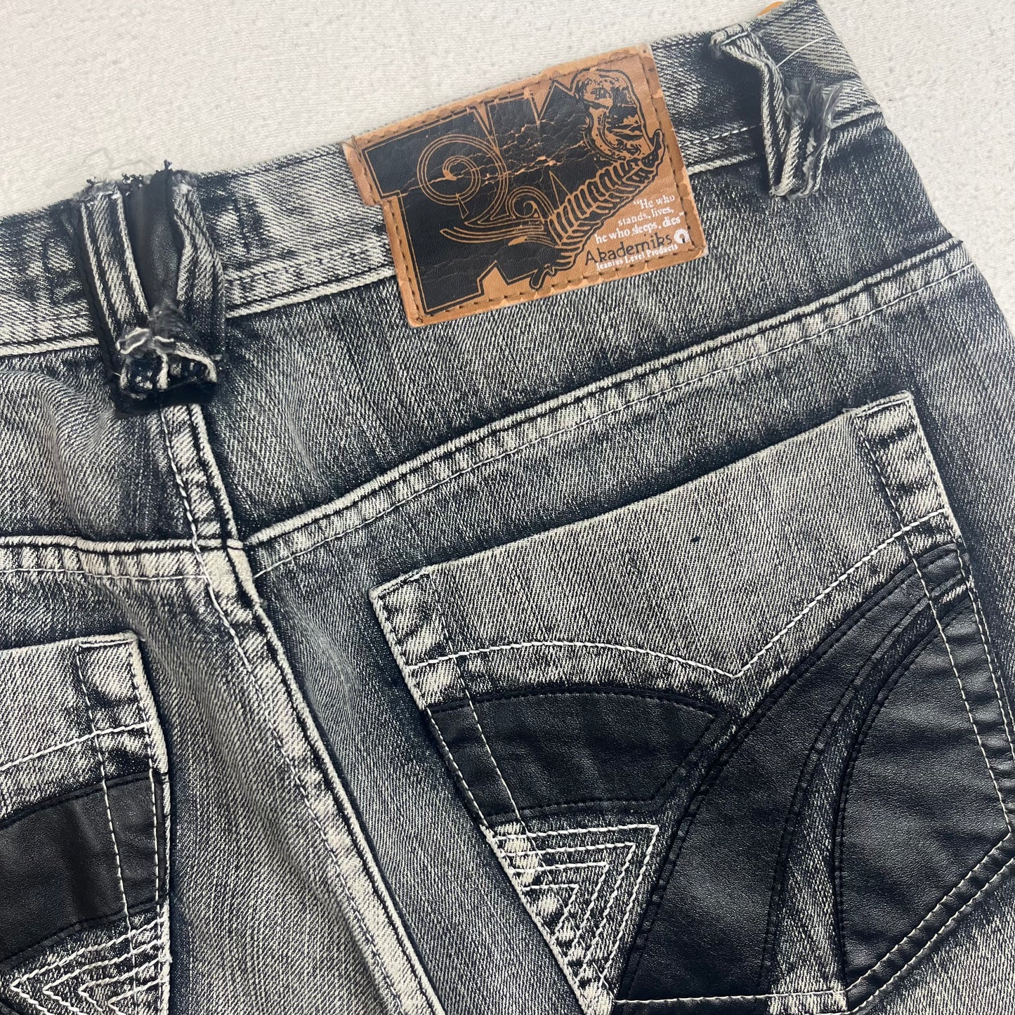 2000's Academiks Silver Jorts